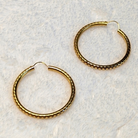 Vintage Goldtone Filigree 1-1/2" Diameter Hoops - Picture 2 of 6